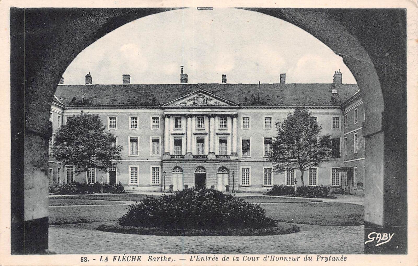 La Flèche - 1900-1945 - edit Gaby n°68 L'entrée de la cour d'Honneur du Prytanée