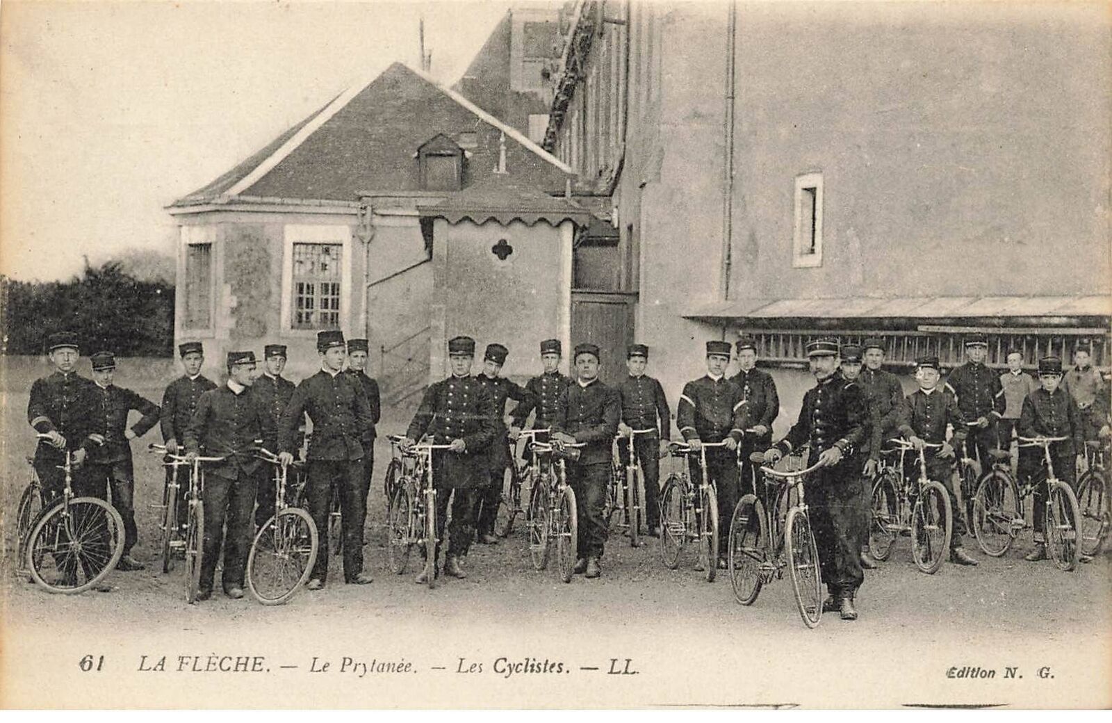 La Flèche - edit LL n°61 Le Prytanée - Les Cyclistes
