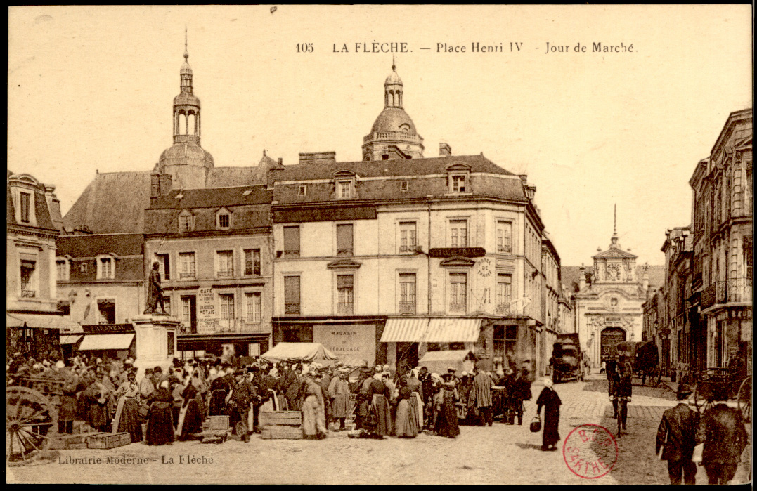 La Flèche - 1900-1945 - edit Librairie Moderne n°105 Place Henri IV - Jour de Marché