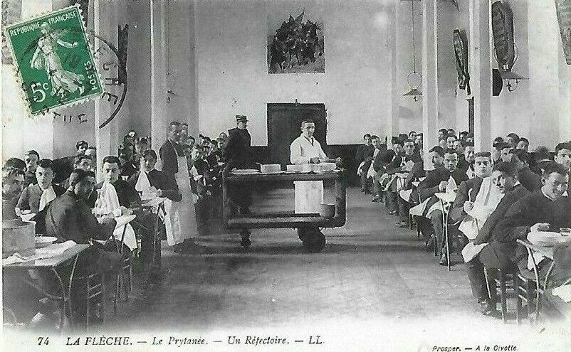 La Flèche - edit VA n°74 Prytanée Militaire - Un réféctoire