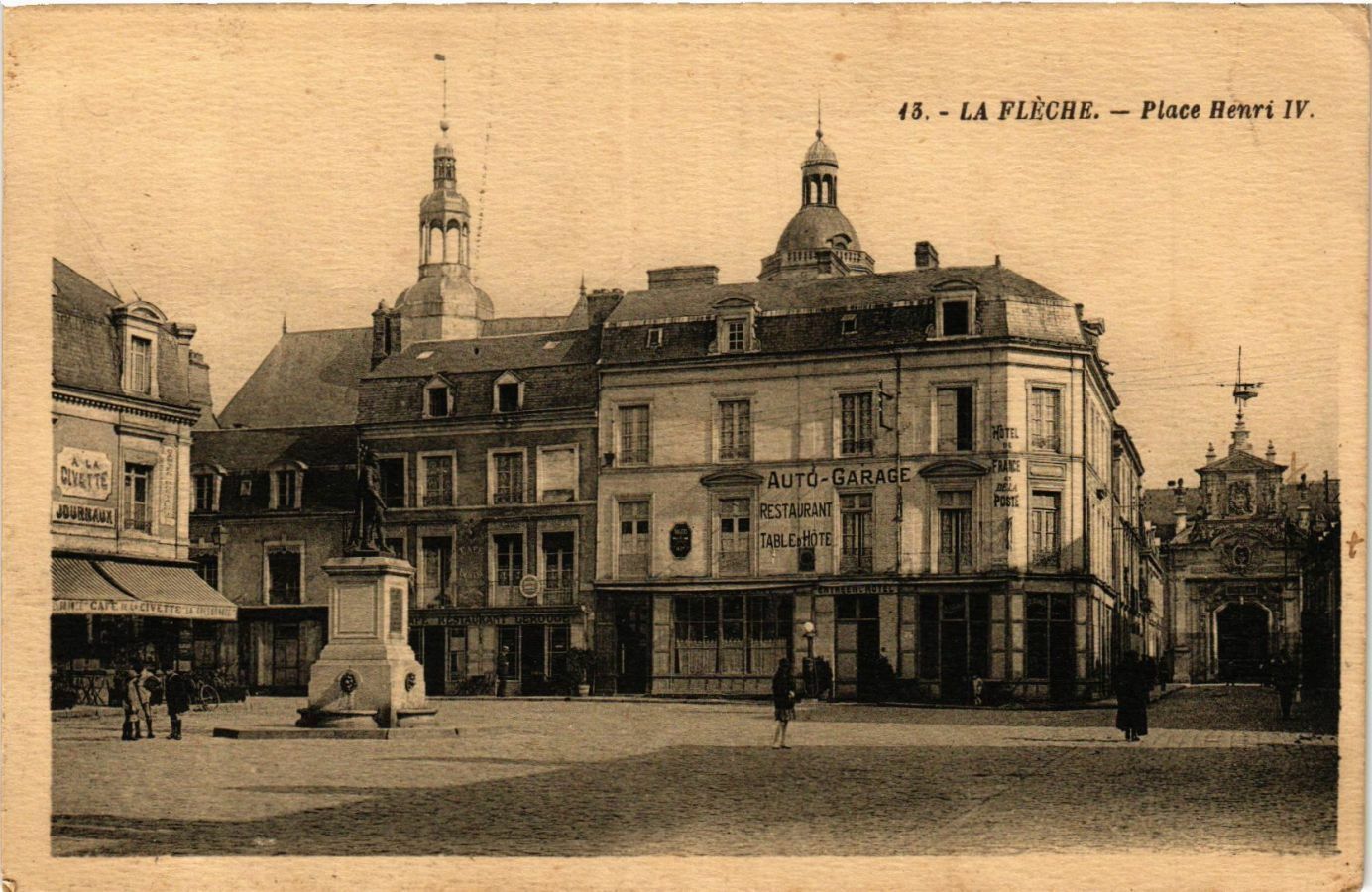 La Flèche - n°13 Place Henri IV
