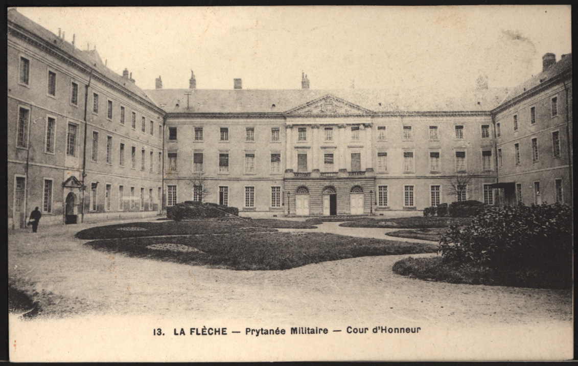 La Flèche - n°13 Prytanée Militaire Cour d'Honneur