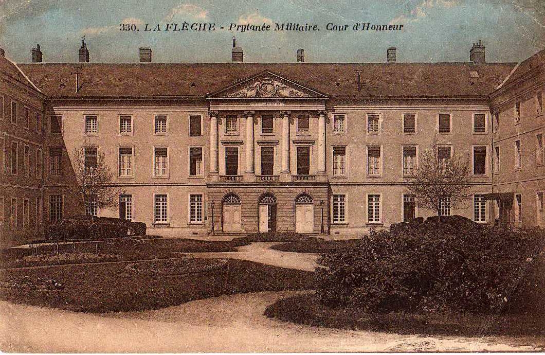 La Flèche - 1900-1945 - n°330 Prytanée Militaire Cour d'Honneur