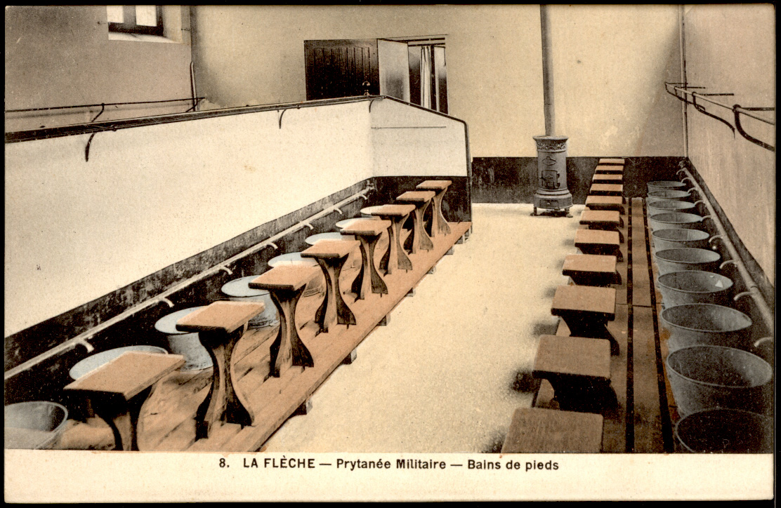 La Flèche - n°8 Prytanée Militaire - Bains de pieds - Couleur