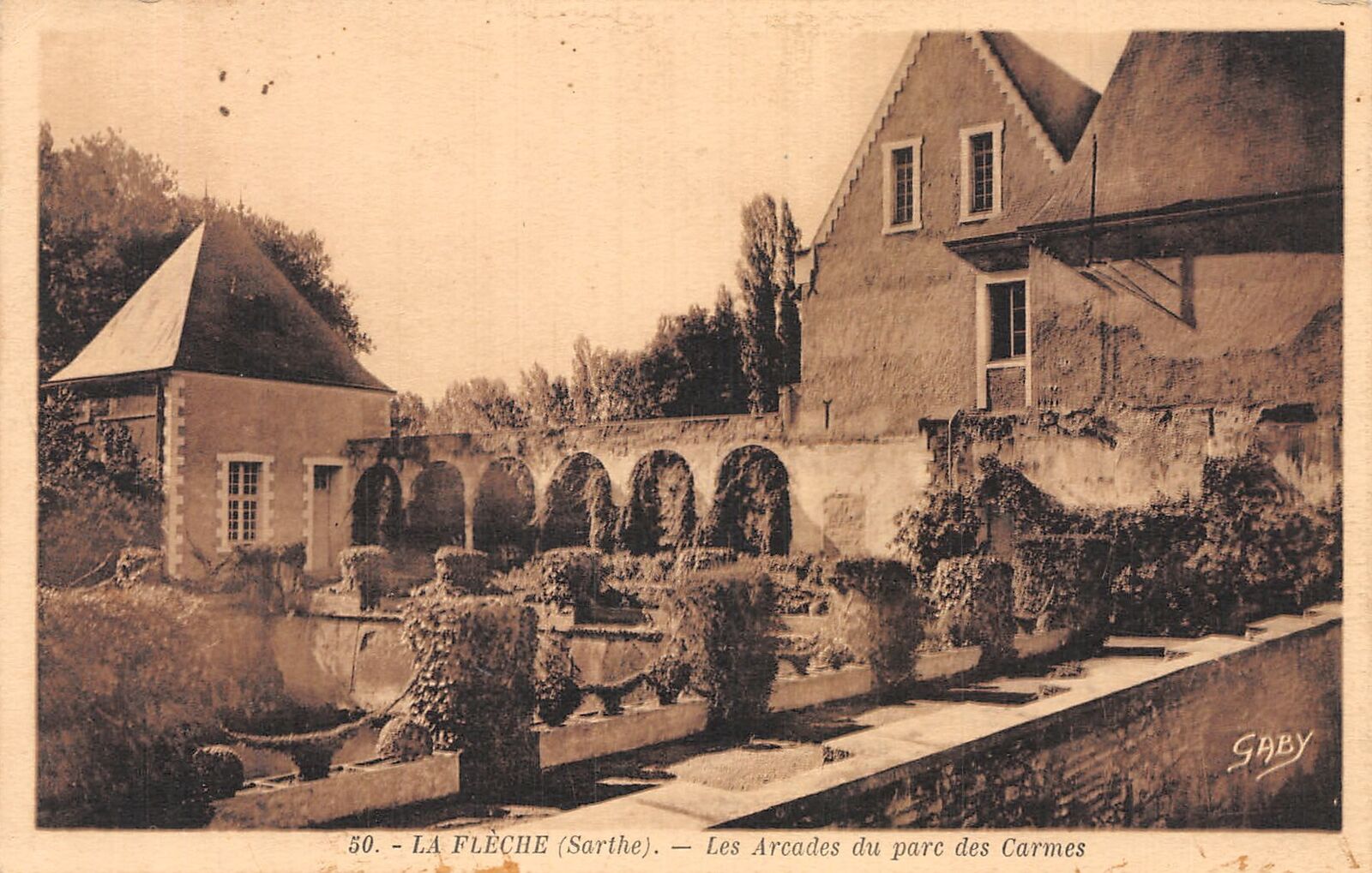 La Flèche - edit Gaby n°50 Les Arcades du Parc des Carmes